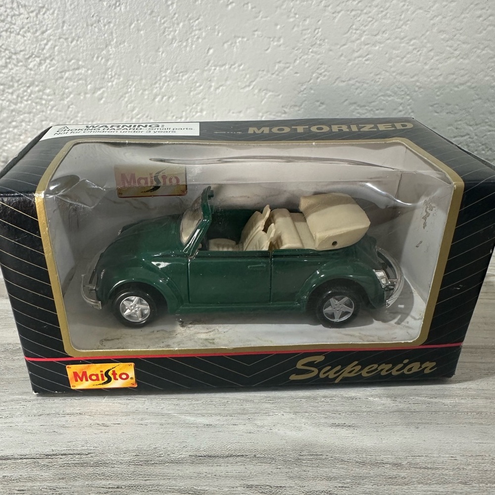 MAISTO SUPERIOR VOLKSWAGEN VW 1951 BEETLE CABRIO GREEN MOTORIZED #21001 1:33